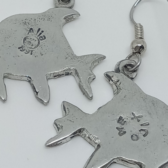 * 1991 Alia Mexico fish dangle earrings crushed stone inlay silver tone - Picture 3 of 3